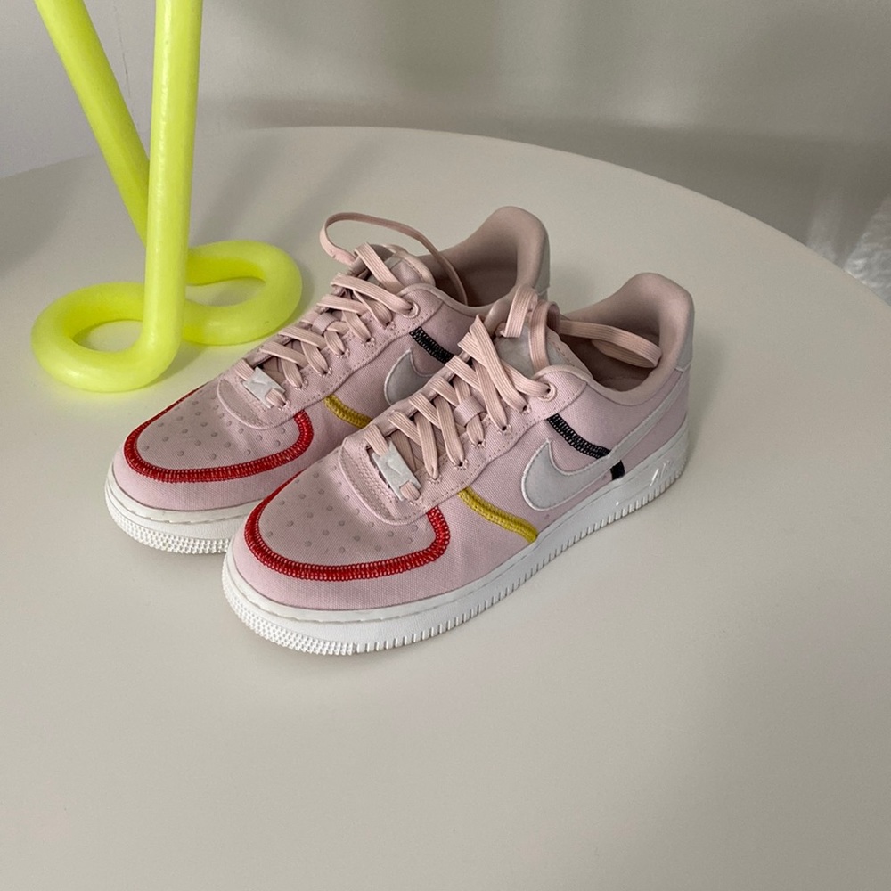nike size 7 air force 1, worn only a few times, great condition!